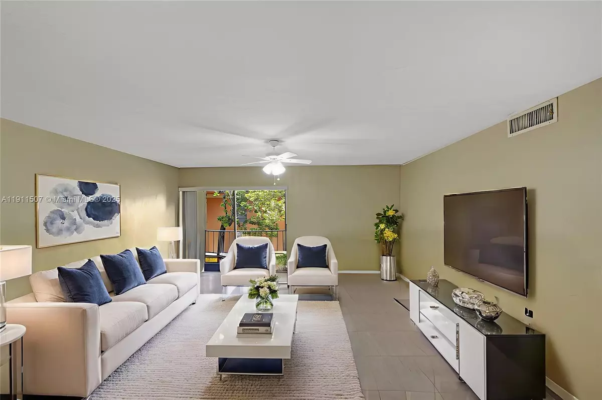 Miami, FL 33173,9459 SW 76th St #R7