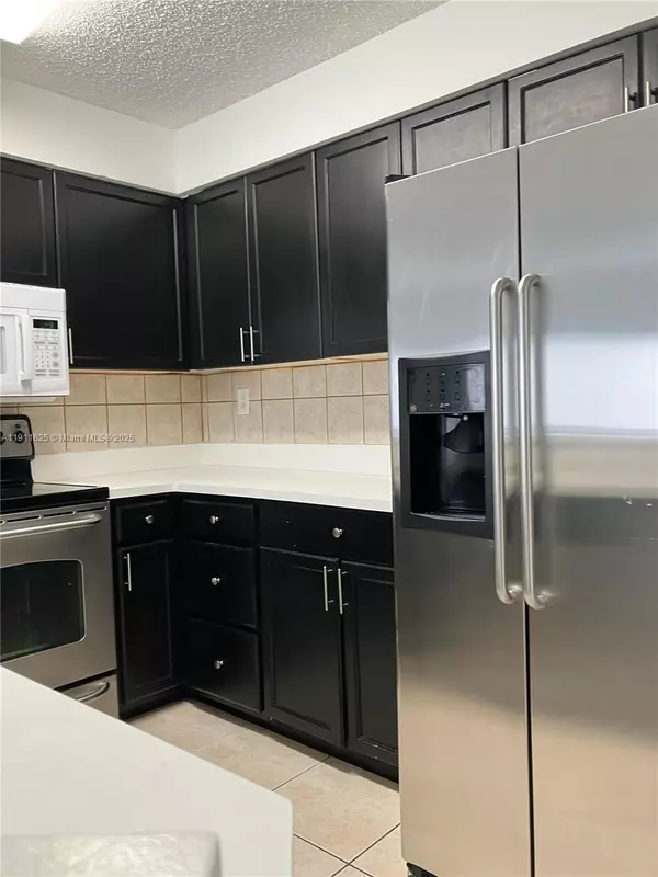 Fort Lauderdale, FL 33315,2445 SW 18th Ter #106