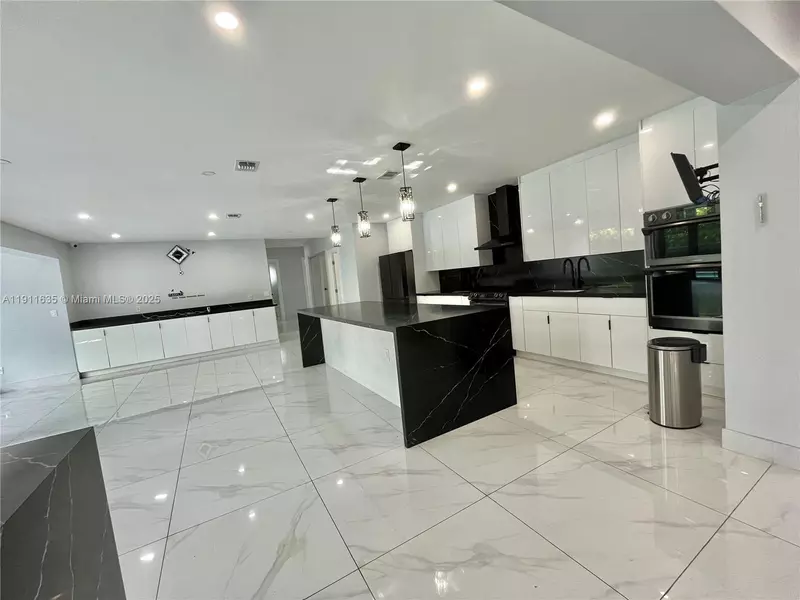 575 NE 179th Dr #n/a, North Miami Beach, FL 33162