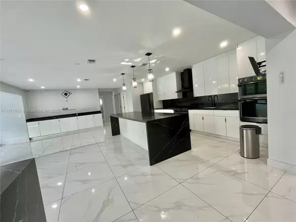 575 NE 179th Dr #n/a, North Miami Beach, FL 33162