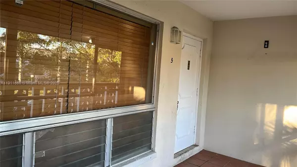 Hollywood, FL 33021,532 S Luna Ct #5