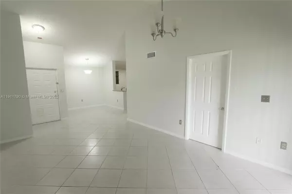 Oakland Park, FL 33309,2881 N Oakland Forest Dr #306