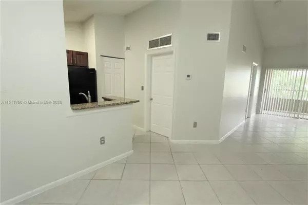 Oakland Park, FL 33309,2881 N Oakland Forest Dr #306