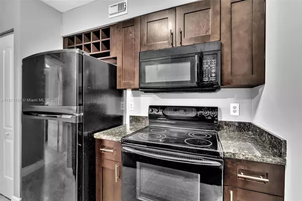 Oakland Park, FL 33309,2820 N Oakland Forest Dr #208