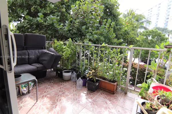 Miami Beach, FL 33141,6801 Indian Creek Dr #201