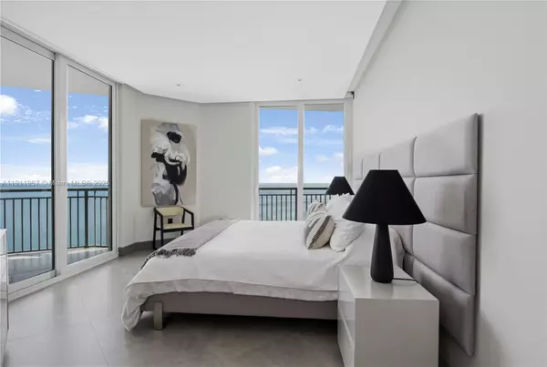 Sunny Isles Beach, FL 33160,17375 Collins Ave #2701