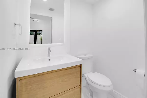 Miami, FL 33133,3204 Bird Ave #119