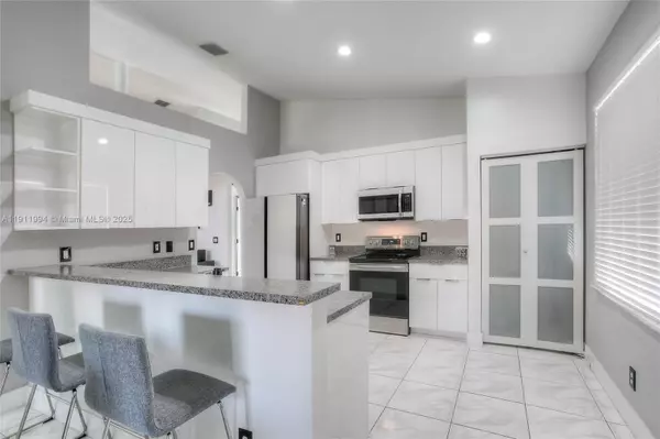 Pembroke Pines, FL 33025,11611 SW 10th Ct #11611