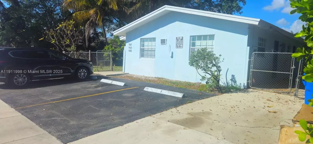 161 NW 40th St #5, Oakland Park, FL 33309