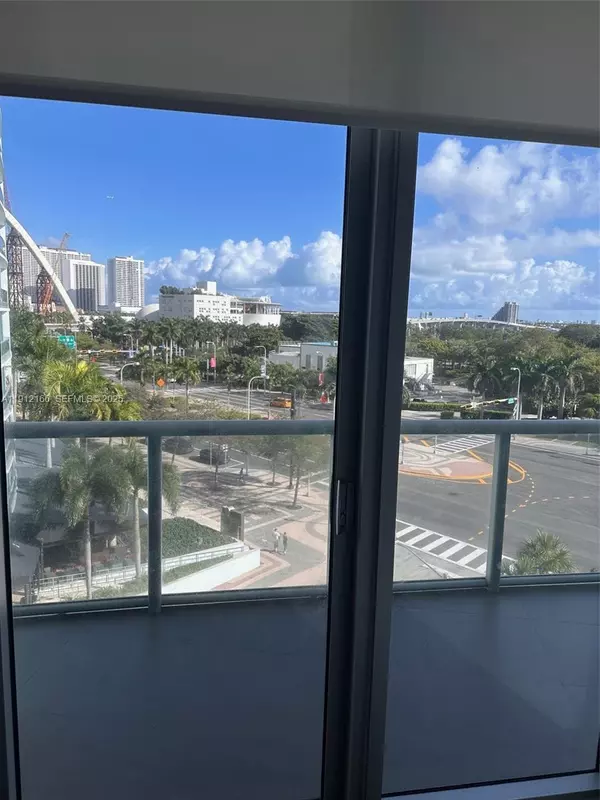 Miami, FL 33132,888 Biscayne Blvd #512