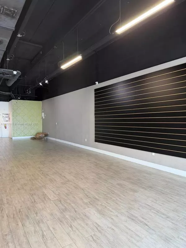 Doral, FL 33122,2621 NW 79th Ave