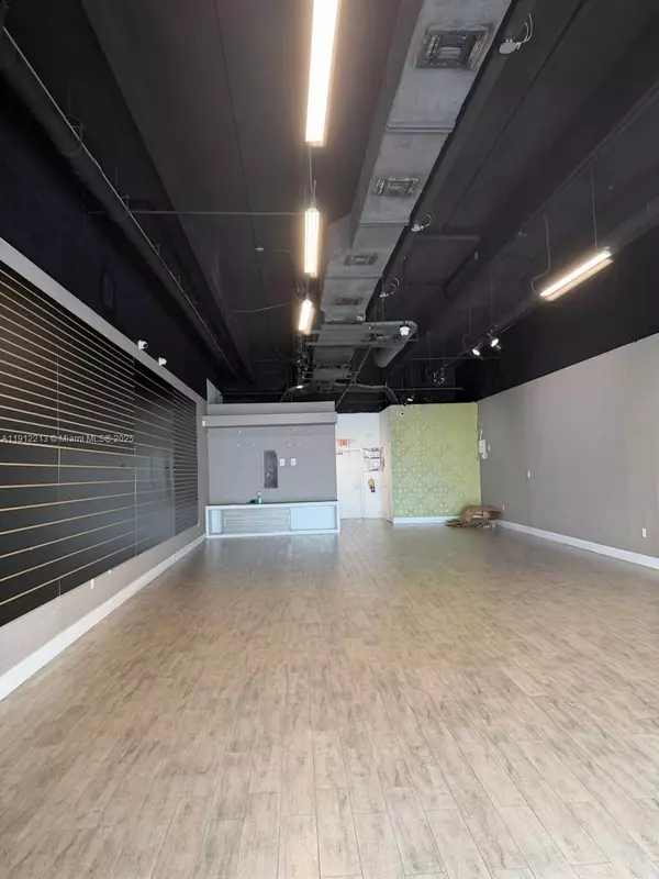 Doral, FL 33122,2621 NW 79th Ave