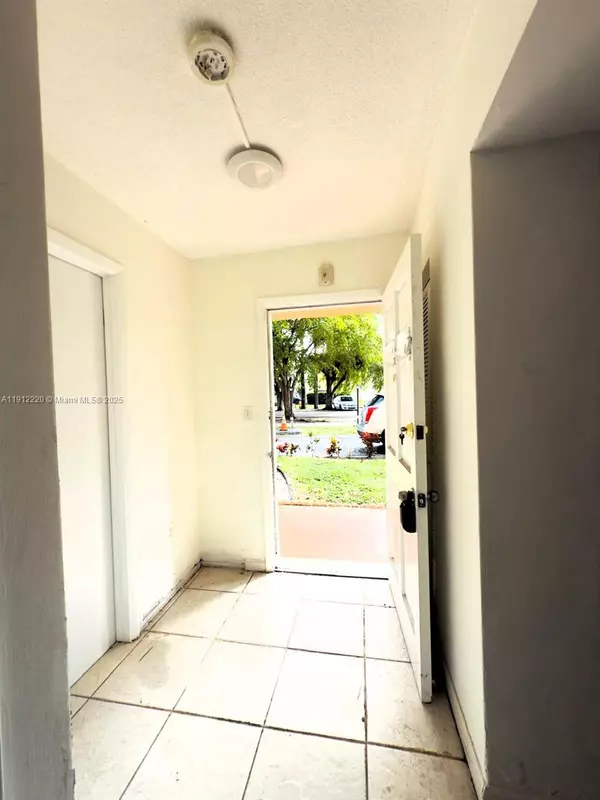 Miami, FL 33179,1301 NE 191st St #F110