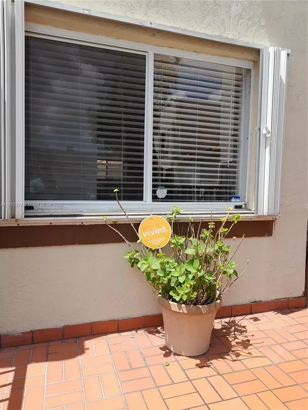 551 NW 82nd Ave #520, Miami, FL 33126