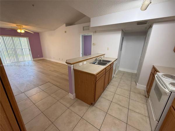 9907 Westwood Dr #21-2, Tamarac, FL 33321