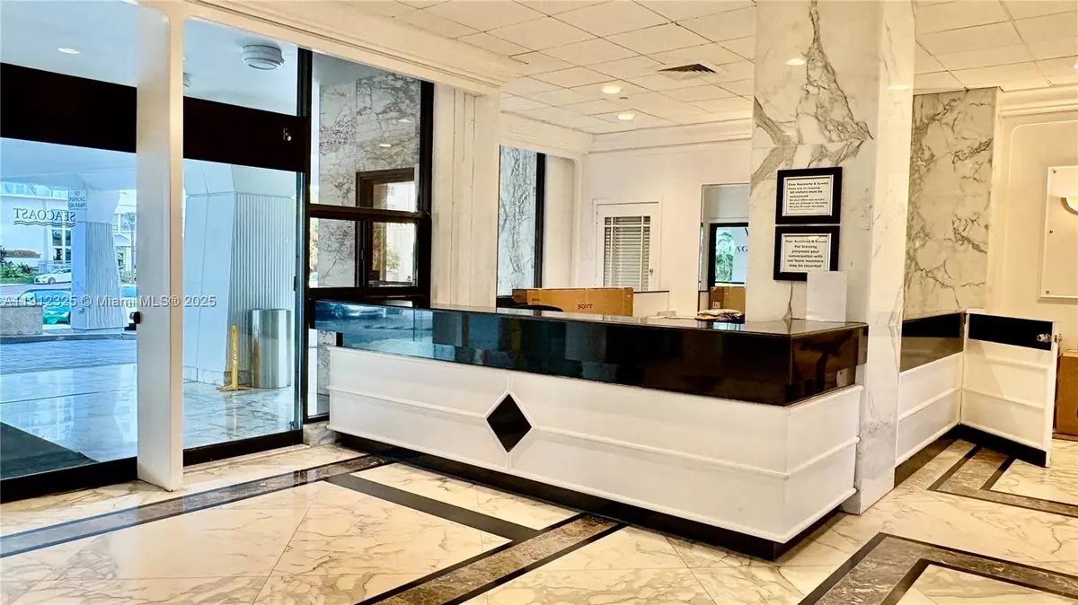 Miami Beach, FL 33140,5700 Collins Ave #11B