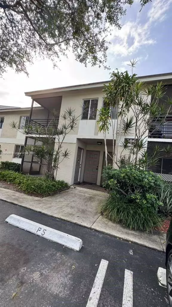 306 Gardens Dr #103, Pompano Beach, FL 33069