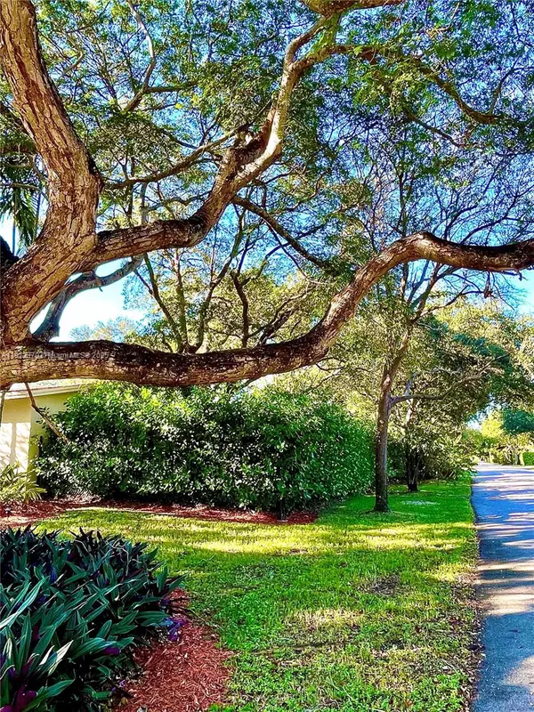 Pinecrest, FL 33156,7305 SW 132nd St