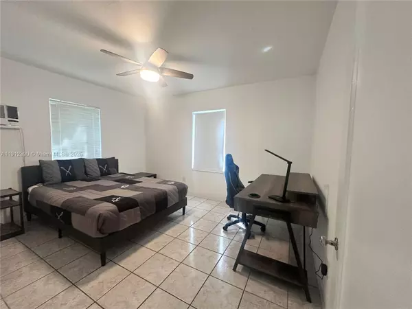 Biscayne Park, FL 33161,11208 NE 10 av