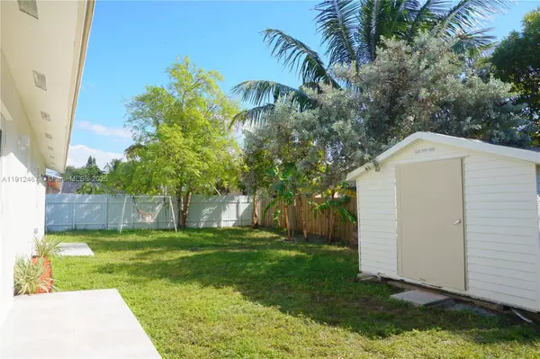 Hallandale Beach, FL 33009,809 SW 10th St