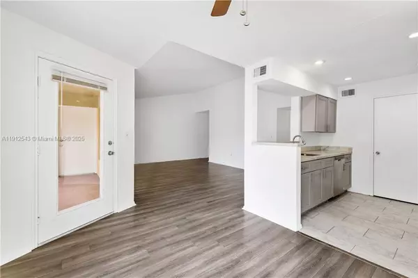 Oakland Park, FL 33309,2361 NW 33rd St #613