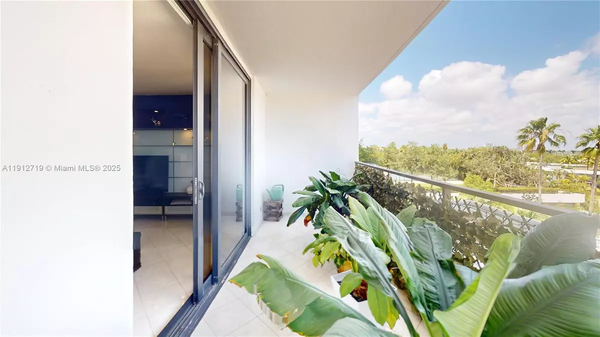 Hallandale Beach, FL 33009,2500 PARKVIEW DR #507