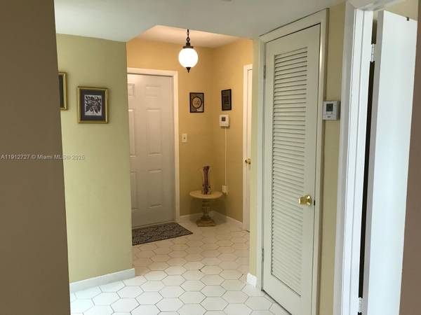 Miami, FL 33179,1201 NE 191st St #G113