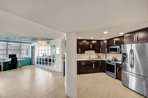 Aventura, FL 33160,2750 NE 183rd St #406