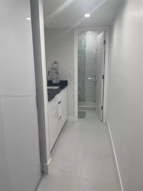 Aventura, FL 33180,20400 W Country Club Dr #615