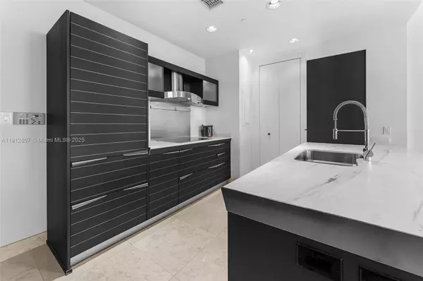 Miami, FL 33131,200 Biscayne Boulevard Way #4510