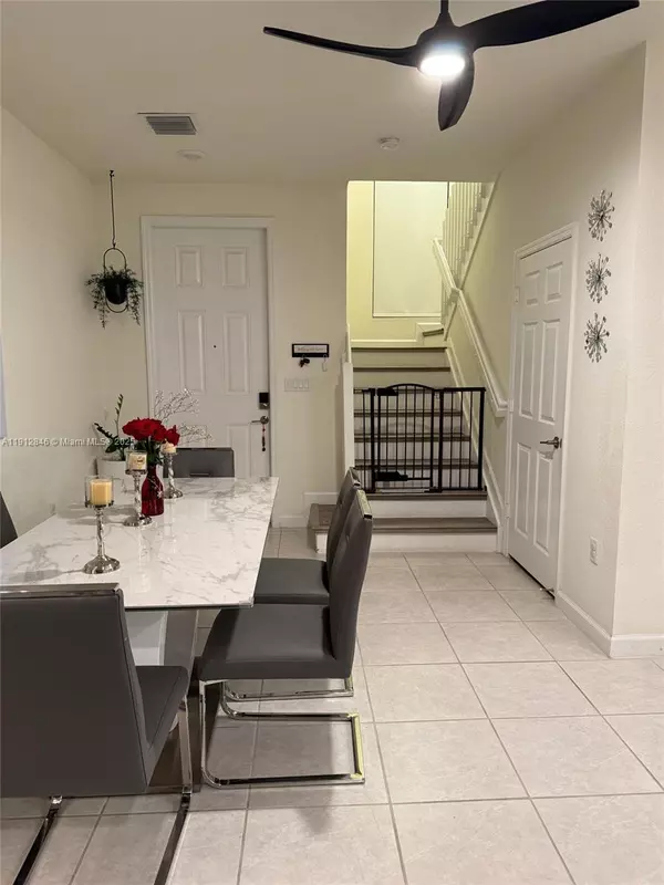 Hialeah, FL 33018,10009 W 32nd Ln