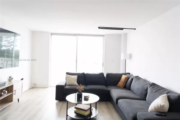 North Miami, FL 33181,13155 Ixora Ct #512