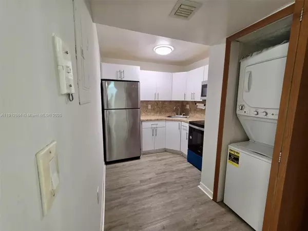 Miami, FL 33126,8321 NW 7th St #1-108