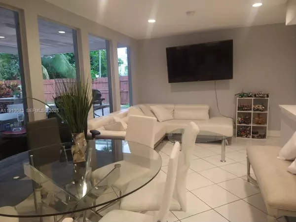 Hollywood, FL 33021,5317 Harrison St #1