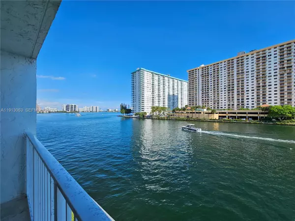 4000 NE 169th St #302, North Miami Beach, FL 33160