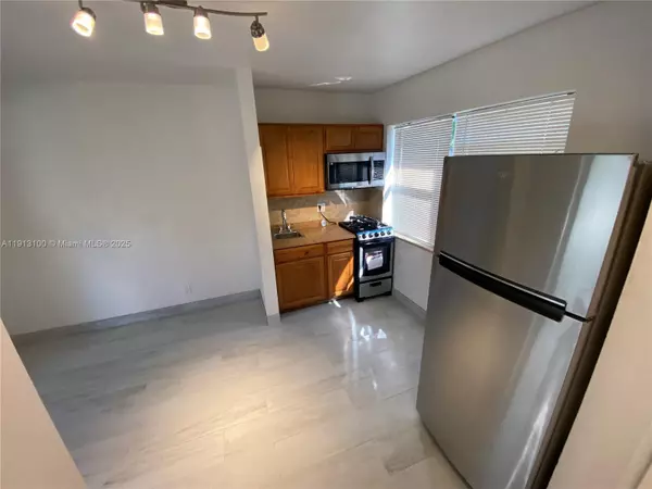 Hollywood, FL 33020,1723 Liberty St #8