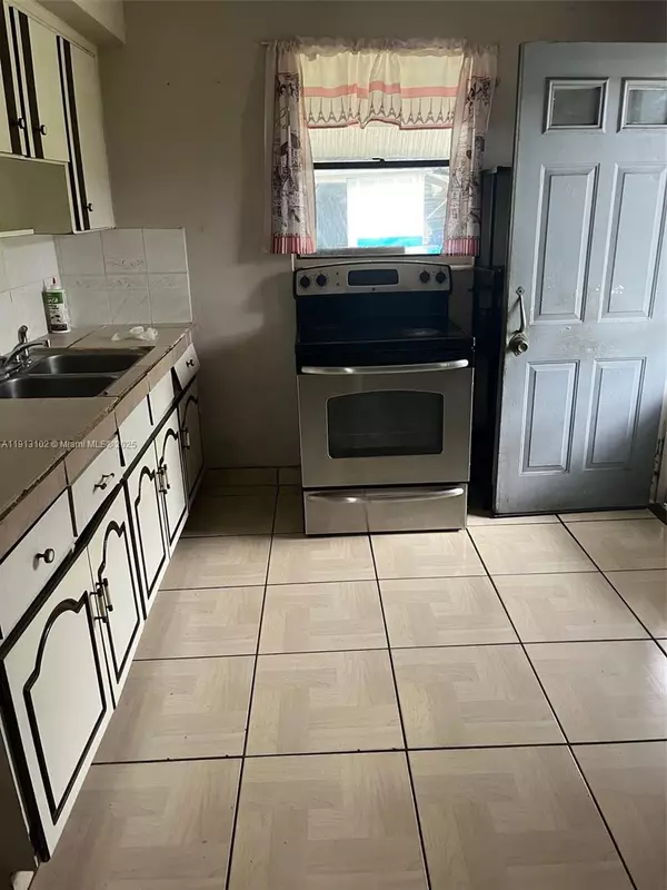 West Park, FL 33023,4620 SW 26th St