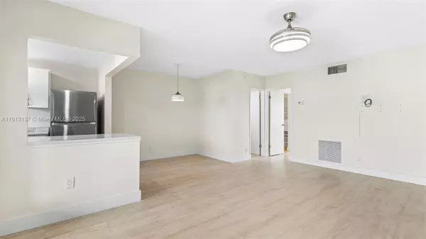 Deerfield Beach, FL 33441,810 SE 7th St #306