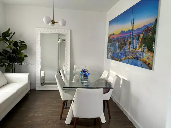 Hialeah, FL 33018,8986 W 35th Way #8986