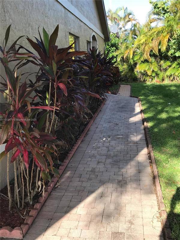 5500 NW 90th Ter, Sunrise, FL 33351