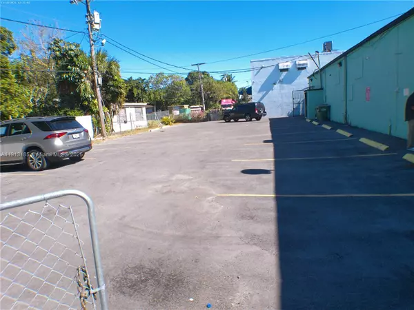 North Miami, FL 33168,1051 NW 119th St