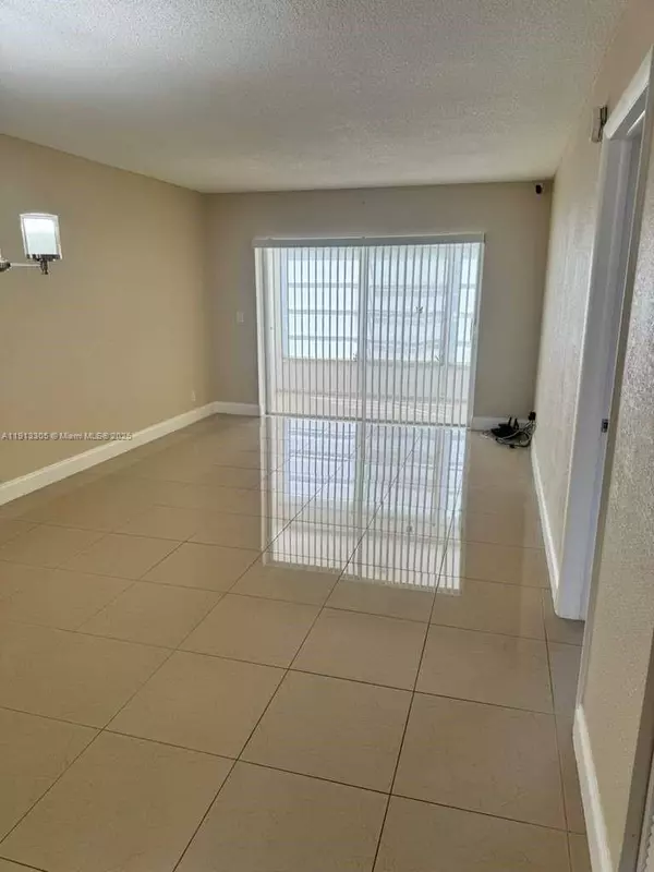 Lauderdale Lakes, FL 33313,3001 NW 46th Ave #207