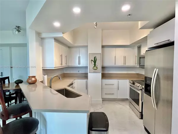 Coral Gables, FL 33134,888 S Douglas Rd #PH05