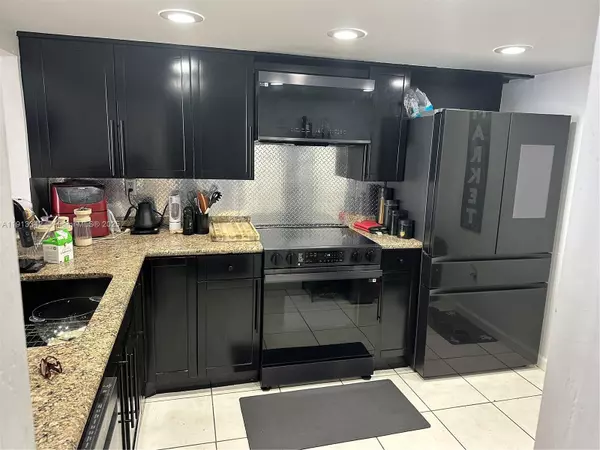 Miami, FL 33132,555 NE 15th St #31F