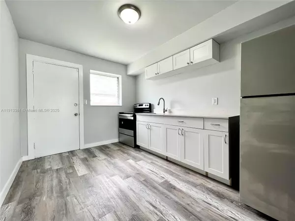 Hallandale Beach, FL 33009,829 NW 10th St #3