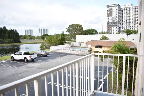 North Miami Beach, FL 33160,16465 NE 22nd Ave #219