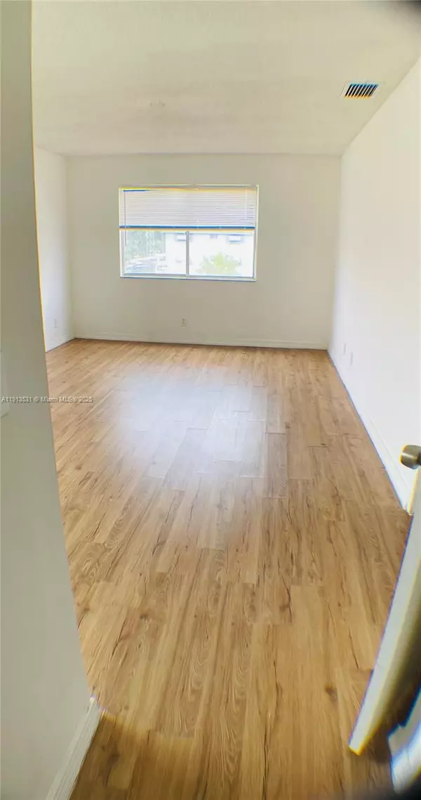 Lauderhill, FL 33313,5814 NW 22nd St #21-E