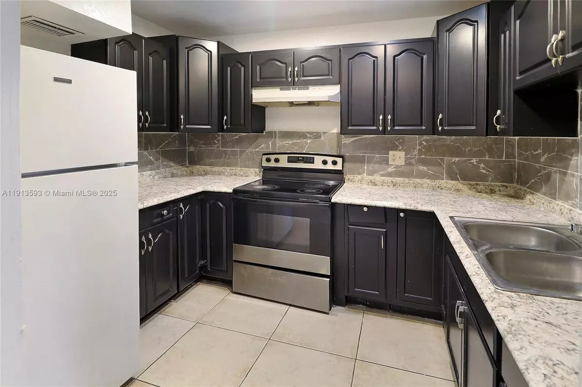 Sunrise, FL 33313,5975 NW 25th Ct #213