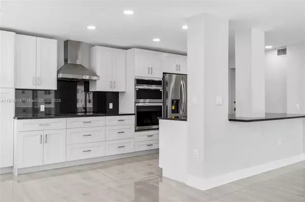 Hollywood, FL 33019,2751 S Ocean Dr #1008N