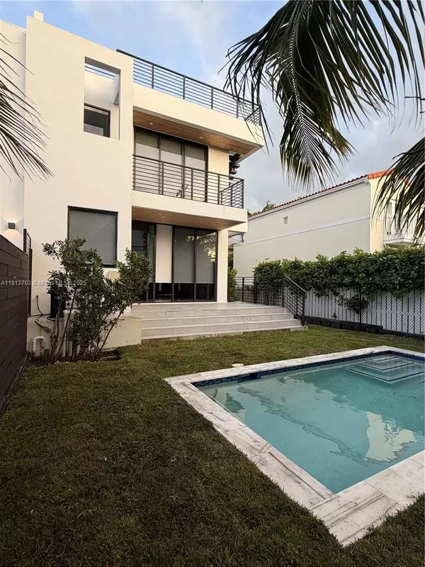 Key Biscayne, FL 33149,570 Fernwood Rd